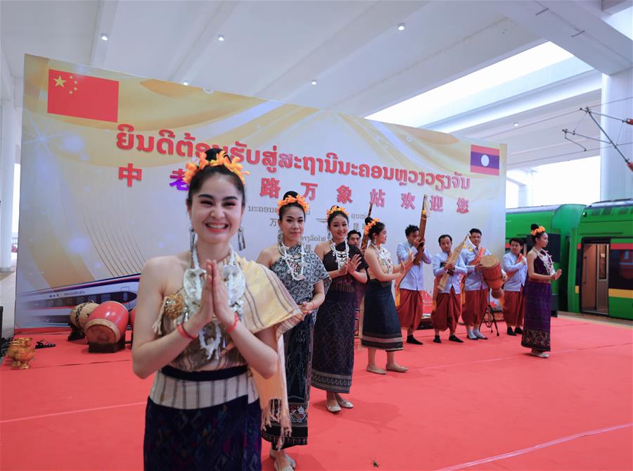 (新華全媒頭條·圖文互動(dòng))(10)一路飛架跨山河——寫(xiě)在中老鐵路國際旅客列車(chē)開(kāi)行首日