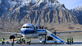 帕米爾喜迎&ldquo;空中來(lái)客&rdquo; 商貿旅游前景廣闊