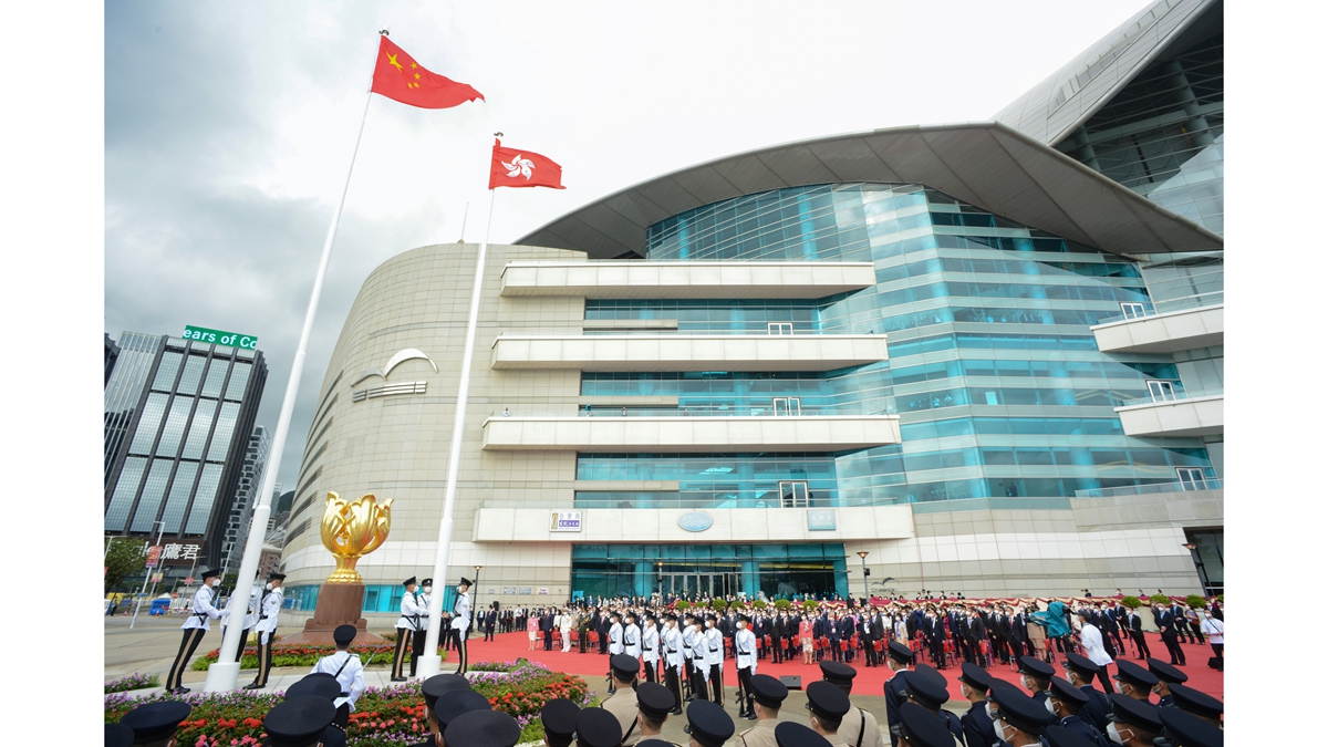 香港舉行慶?；貧w祖國25周年升旗儀式