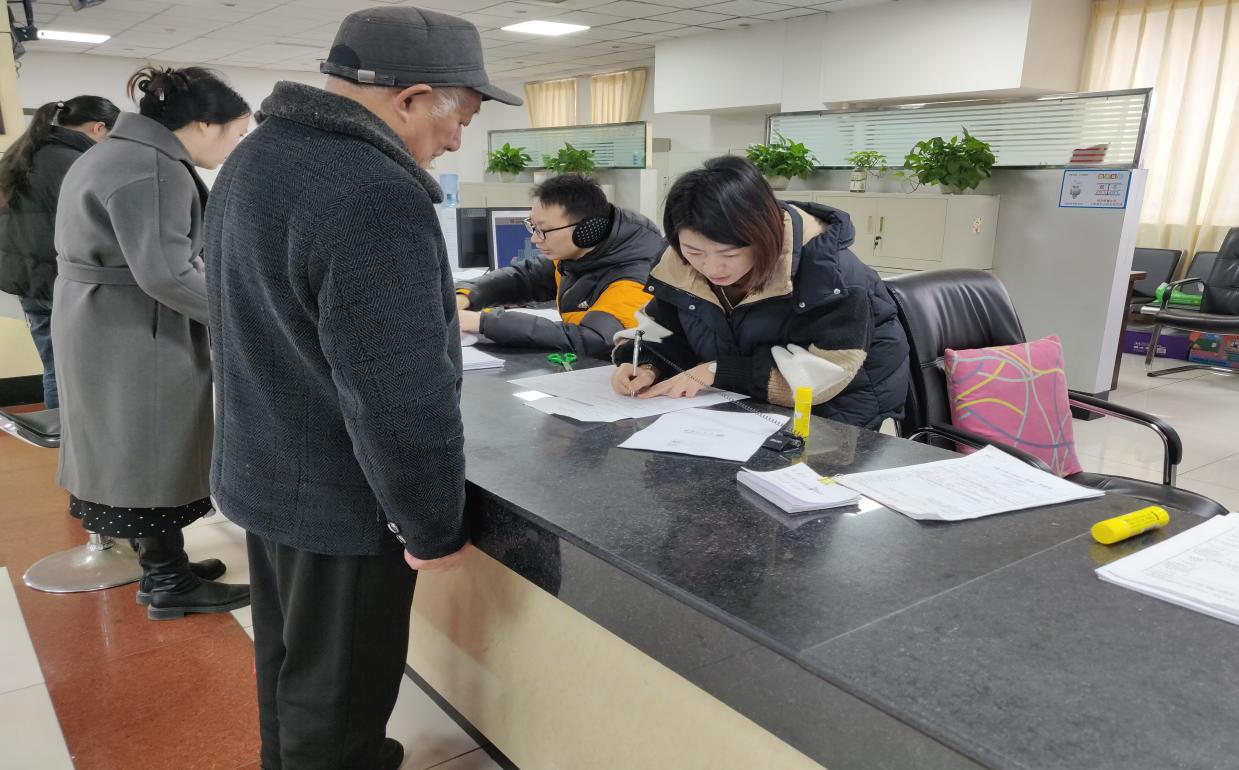 四川省樂(lè )山市犍為縣行政審批局：政務(wù)服務(wù)“零距離” 便民利民“有溫度”