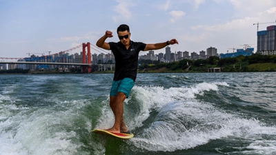 追波逐浪，江面滑水解鎖花式人生