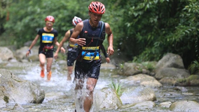 去山野間，磨礪身心