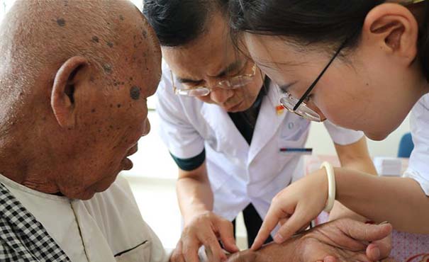 通訊：中國醫生來(lái)到我家門(mén)口