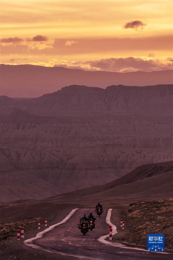（鏡觀(guān)中國&middot;新華社國內新聞?wù)掌恢芫x）（6）國道之行 從雪山奔向大海丨札達土林：唯有時(shí)光才能造就如此之美