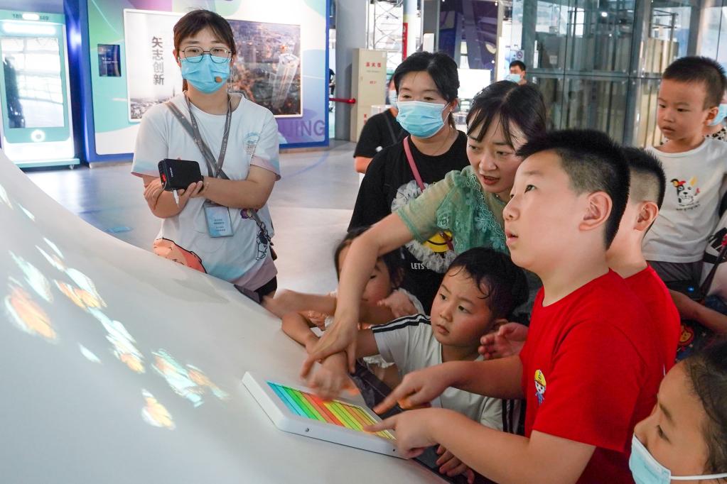 江蘇南京：快樂(lè )過(guò)暑假