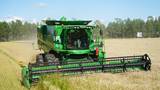 黑龍江墾區：小麥收獲全面展開(kāi)