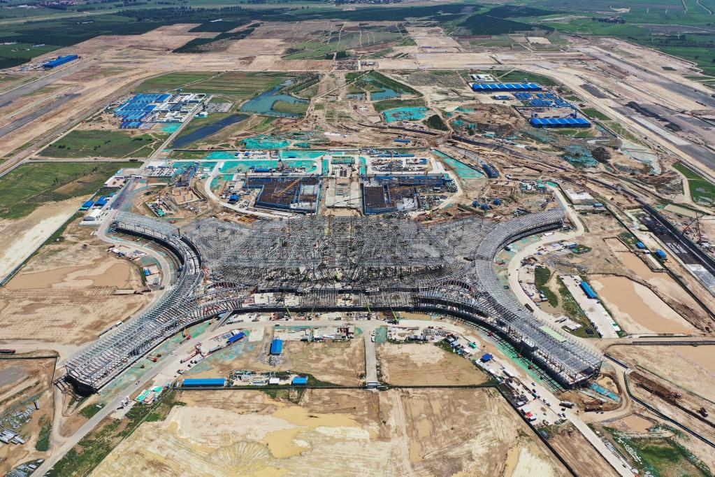 呼和浩特新機場(chǎng)航站樓鋼結構完成合攏