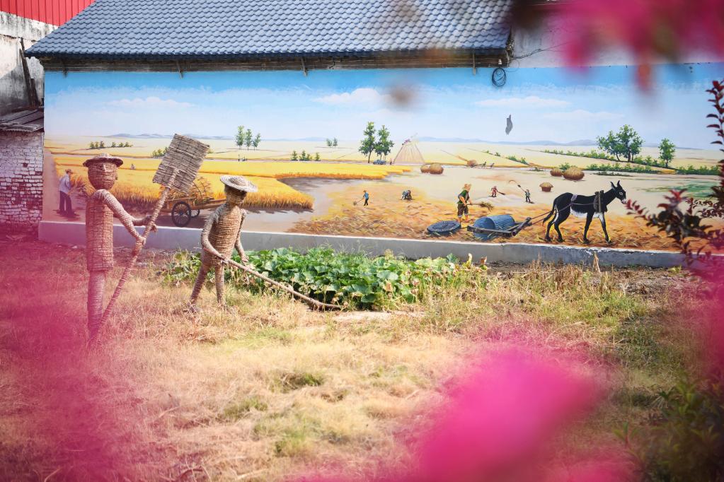 河南舞陽(yáng):農民畫(huà)為鄉村振興添彩