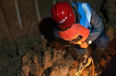 湖南鼎城:錯峰搶修供水管網(wǎng)