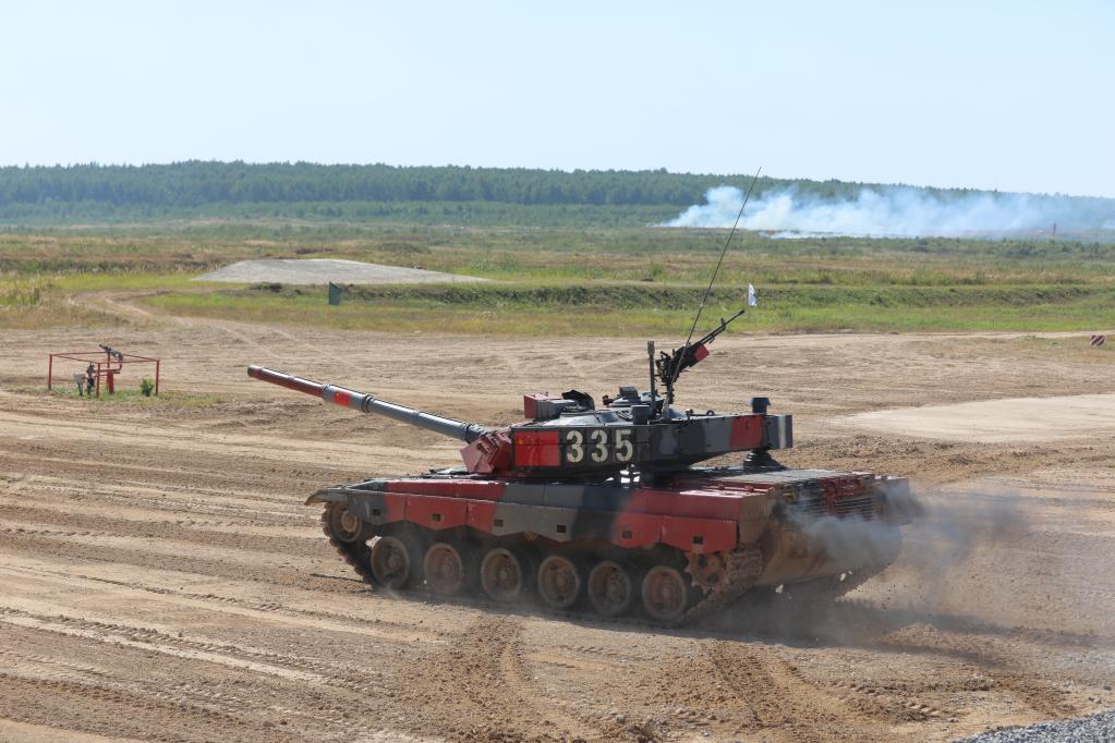 中國參賽隊以小組第一晉級&ldquo;國際軍事比賽-2022&rdquo;中的&ldquo;坦克兩項&rdquo;決賽