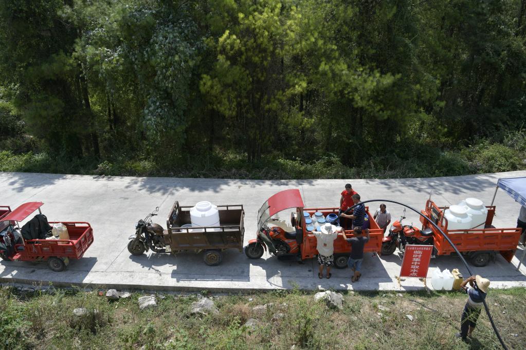 想方設法保障受災地區生產(chǎn)生活——貴州抗旱一線(xiàn)見(jiàn)聞