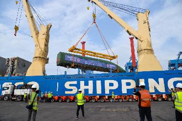 雅萬(wàn)高鐵高速動(dòng)車(chē)組和綜合檢測列車(chē)運抵儀式在印尼舉行