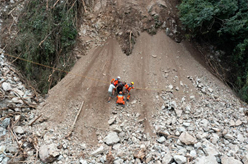 瀘定縣磨西鎮:驚險救援