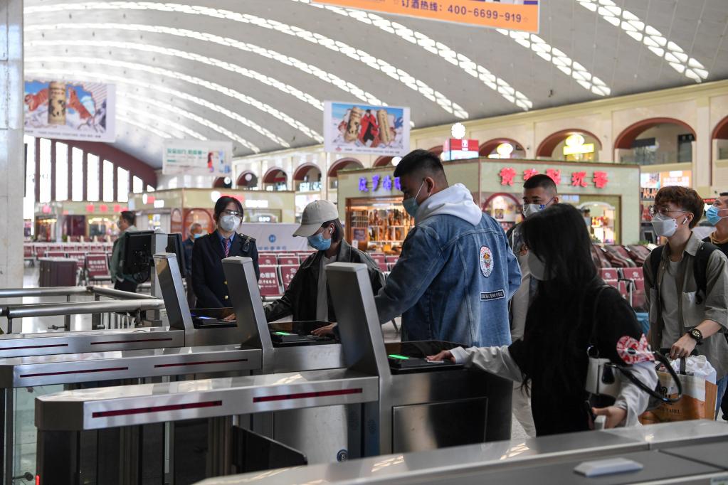 哈爾濱:鐵路中秋小長(cháng)假運輸啟動(dòng)