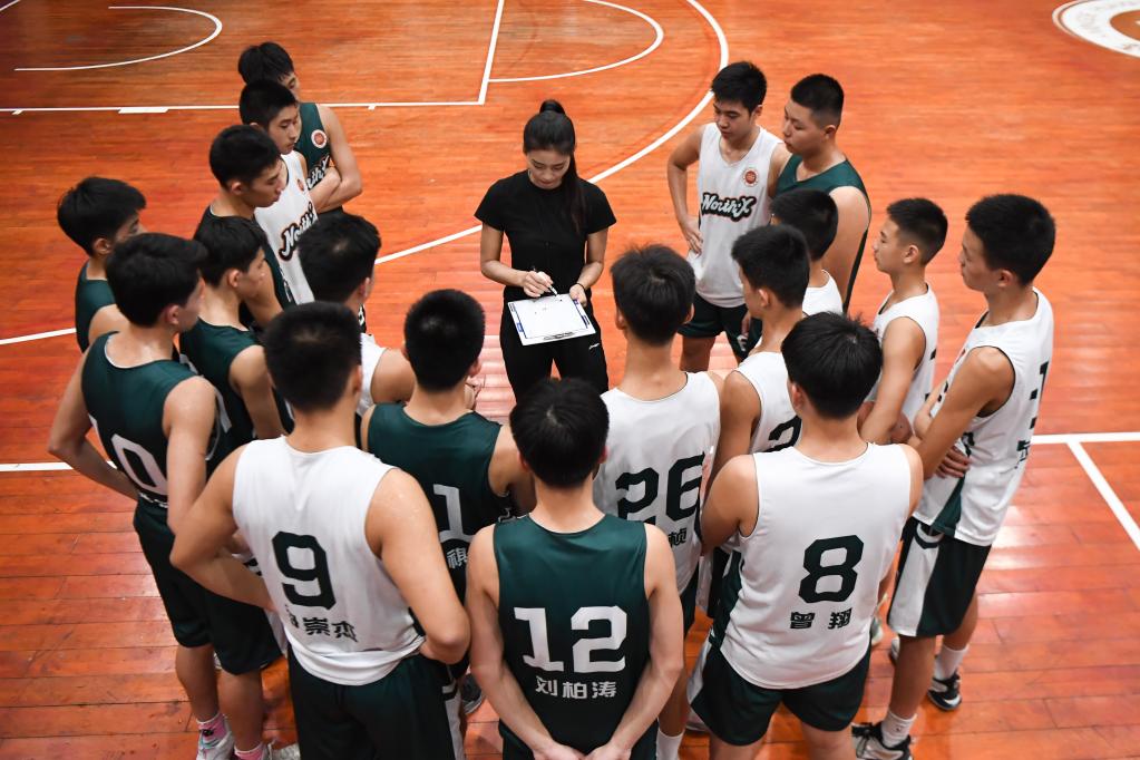 新華全媒+｜是教師也是教練，這個(gè)&ldquo;95后&rdquo;女孩帶出全國冠軍