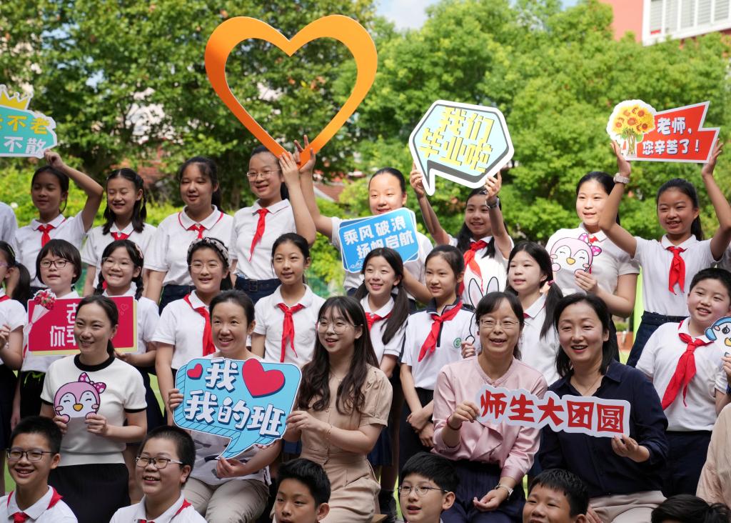 新華全媒+丨今天，師生重聚，班集體團圓