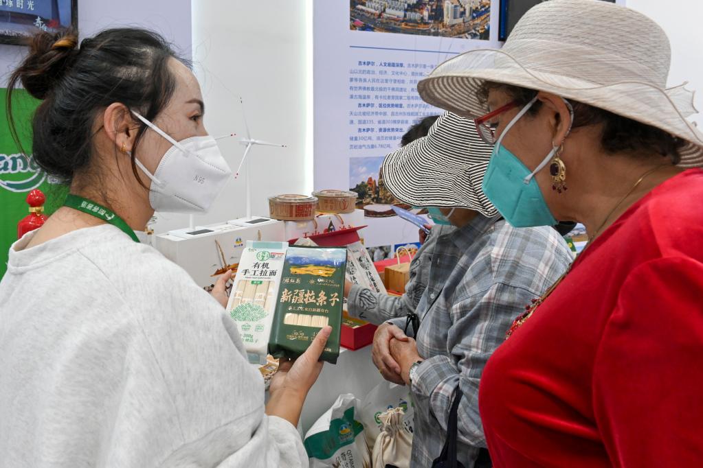 新華全媒+丨新疆制造精彩亮相中國－亞歐博覽會(huì )