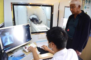 秋忙時(shí)節義診進(jìn)鄉村