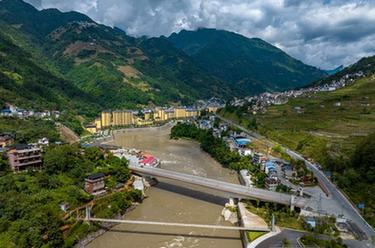 鏡頭里的十年·奔向美好丨告別溜索