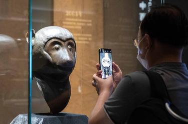 新華全媒+丨四大獸首齊聚上海 47件國寶文物海外&ldquo;歸來(lái)&rdquo;