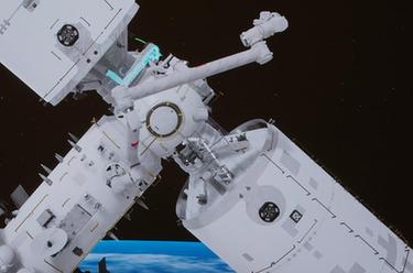 新華全媒+｜空間站夢(mèng)天實(shí)驗艙順利完成轉位 中國空間站&ldquo;T&rdquo;字基本構型在軌組裝完成