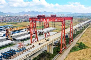 廣西:南玉鐵路建設忙