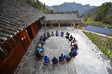 &ldquo;不管多偏遠的地方，都不會(huì )被落下&rdquo;&mdash;&mdash;十八洞村里宣講二十大精神的&ldquo;院壩會(huì )&rdquo;