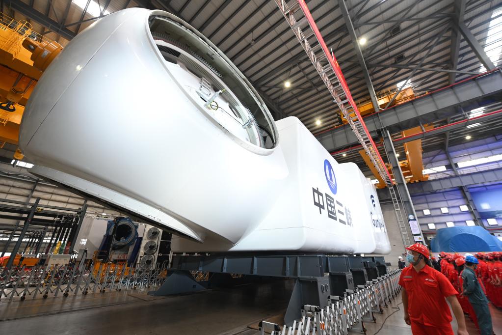 新華全媒+丨全球單機容量最大16兆瓦海上風(fēng)電機組下線(xiàn)