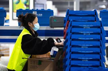 湖南長(cháng)沙：藥房物流中心全力保供應