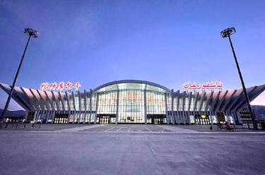 新華全媒+丨新疆塔什庫爾干機場(chǎng)正式通航 帕米爾高原喜迎&ldquo;空中來(lái)客&rdquo;