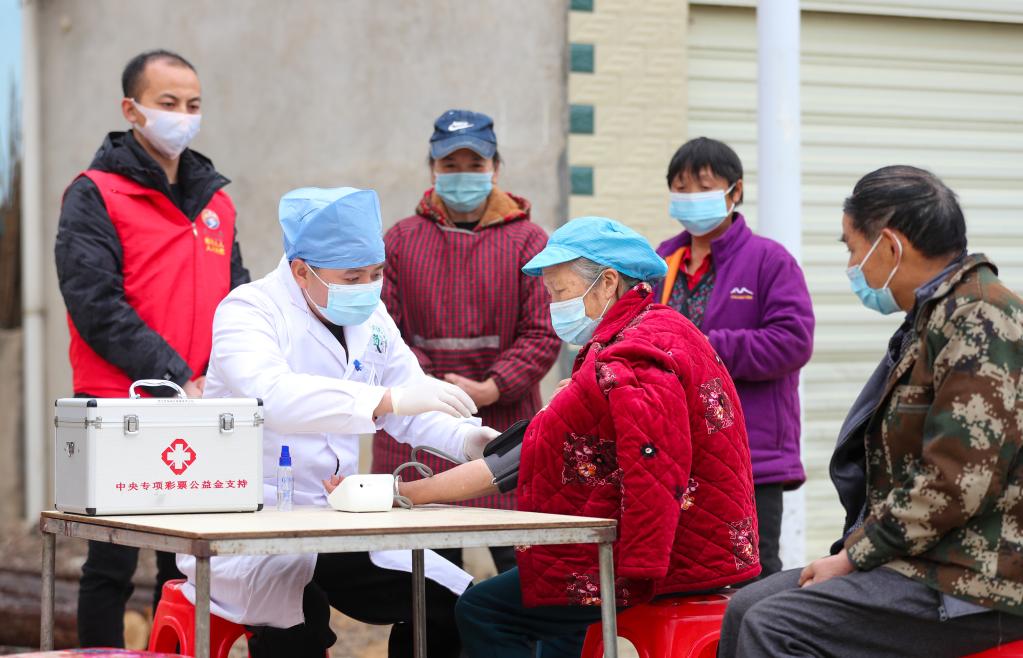 “流動(dòng)服務(wù)隊”守護山村群眾健康