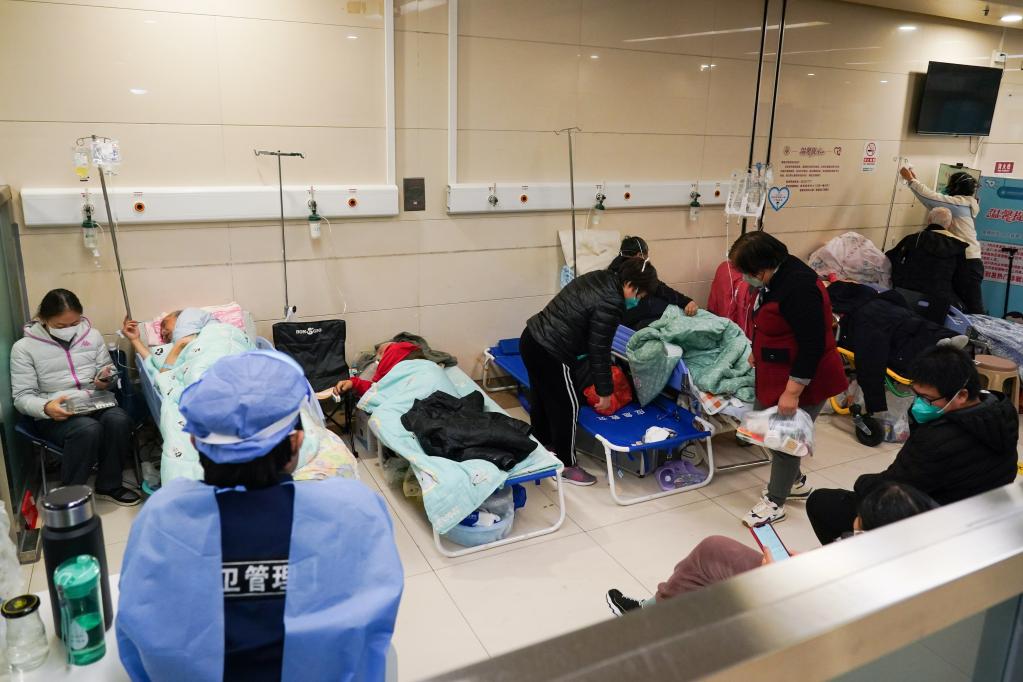 新華全媒+丨北京朝陽(yáng)醫院急診區多措并舉救治患者