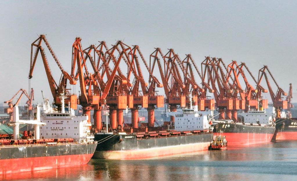 河北唐山港：新年裝卸忙 力爭開(kāi)門(mén)紅