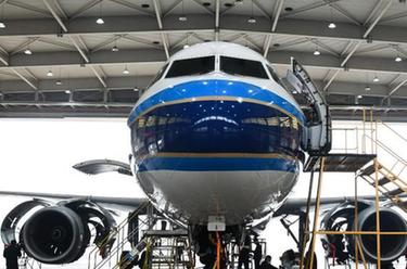 新華全媒+丨?？冢猴w機檢修備春運