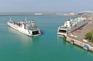 新華全媒+丨6000萬(wàn)人次的跨越&mdash;&mdash;瓊州海峽跨海鐵路輪渡開(kāi)通20周年
