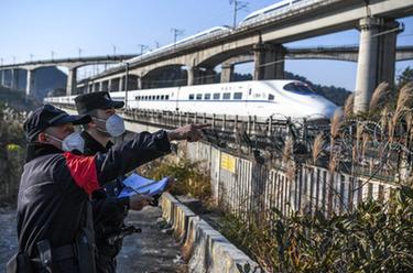新華全媒+丨守護你，回家的路&mdash;&mdash;鐵警師徒的&ldquo;最后一個(gè)春運&rdquo;與&ldquo;第一個(gè)春運&rdquo;