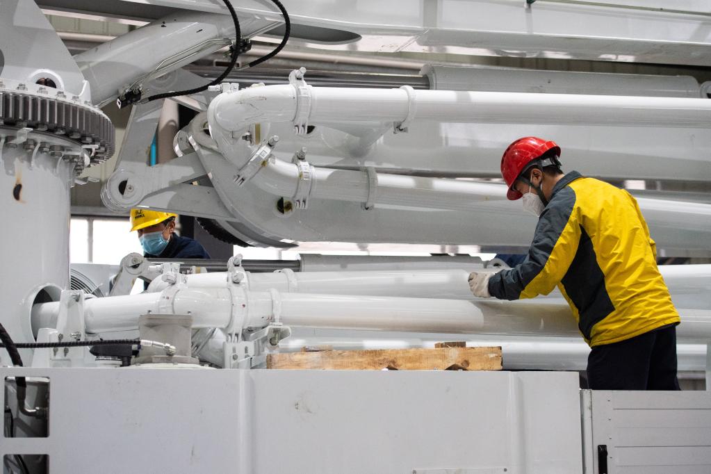 新華全媒+&middot;新春走基層丨湖南常德：趕制外貿訂單忙