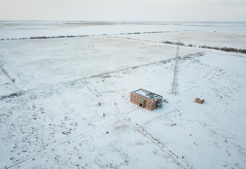 新春走基層丨探訪(fǎng)新疆阿克達拉國家大氣本底站