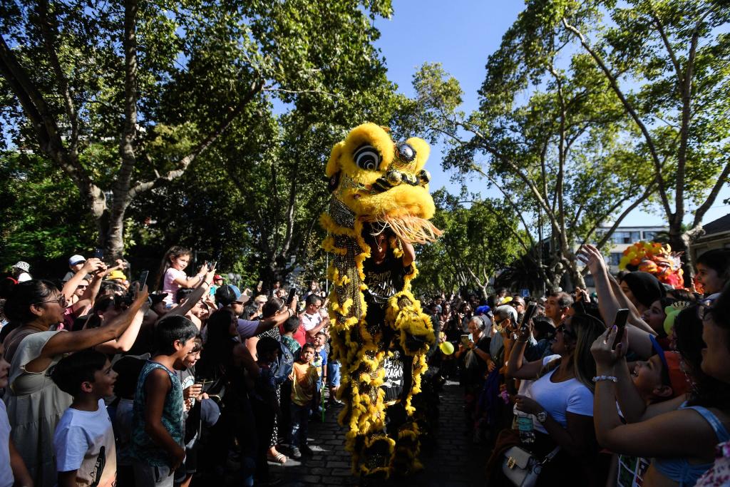 智利首都舉行盛大春節慶?；顒?dòng)