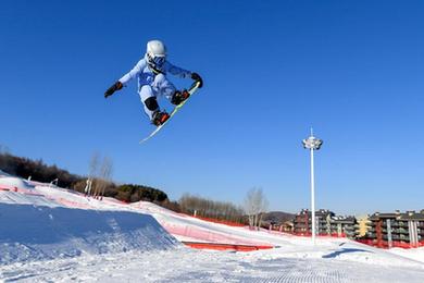 新華全媒+丨飛翔吧，滑雪少年