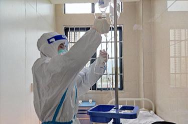 新華全媒+丨村醫巡診、下沉診療、備好藥品&hellip;&hellip;多地農村防疫一線(xiàn)見(jiàn)聞