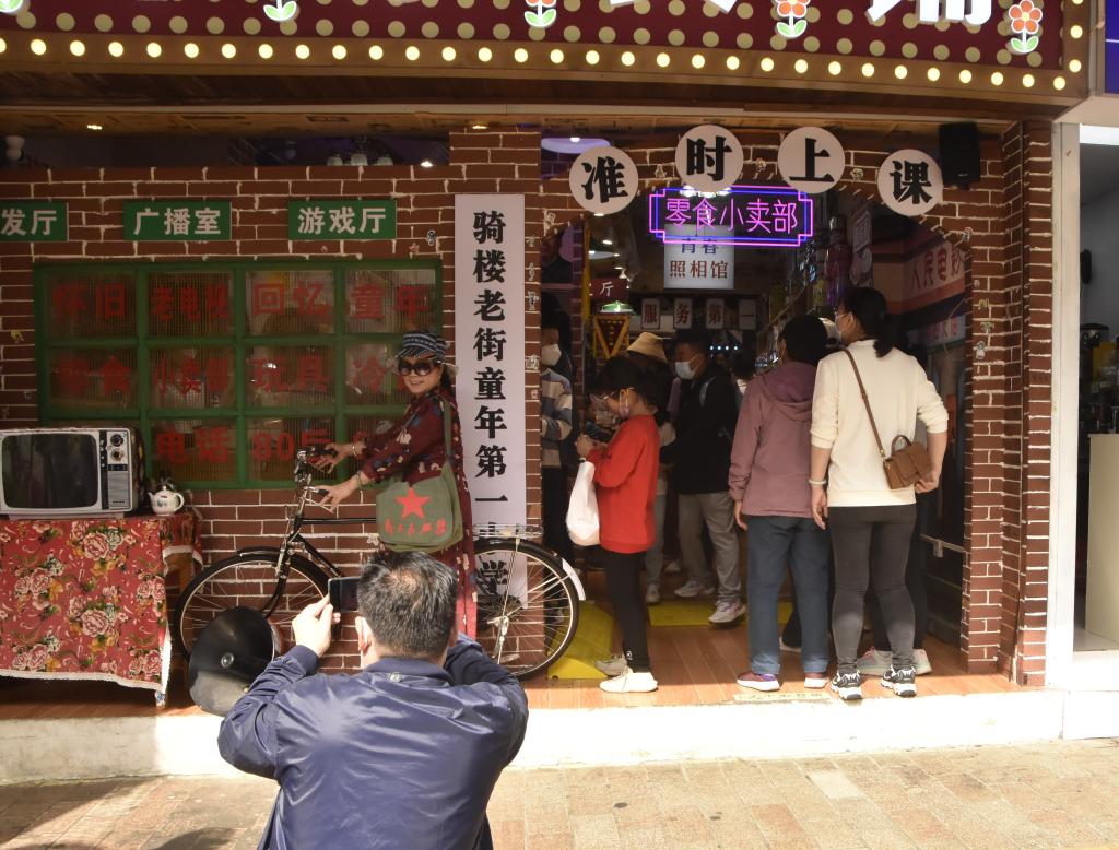 新春走基層丨?？冢候T樓老街年味濃