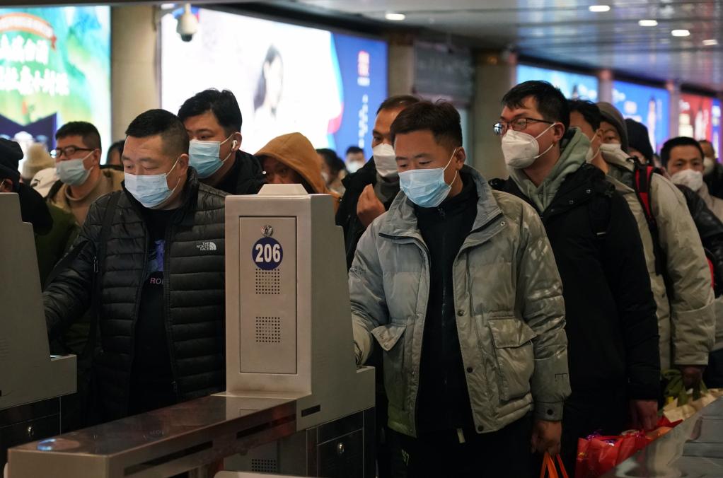 新華全媒+丨鐵路迎來(lái)春節假期返程客流高峰