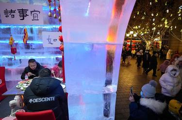 哈爾濱百年老街&ldquo;冰屋&rdquo;引客來(lái)