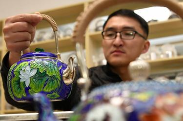 河北滄縣:傳統銀器制作“敲”開(kāi)致富門(mén)