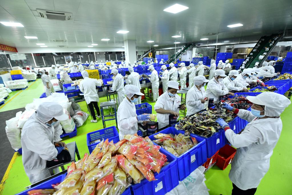 廣西柳州:螺螄粉企業(yè)節后生產(chǎn)忙