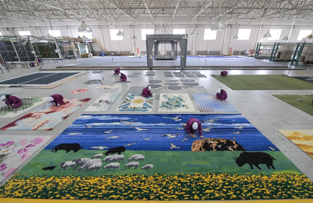 高原藏毯帶動(dòng)農牧民增收致富