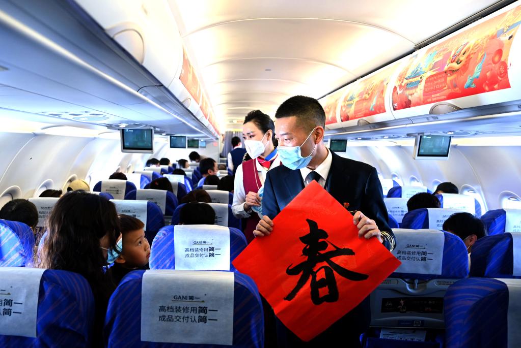 新華全媒+丨&ldquo;詩(shī)意機長(cháng)&rdquo;馬保利