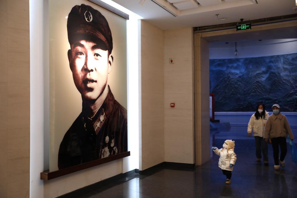 新華全媒+丨你好，雷鋒叔叔！