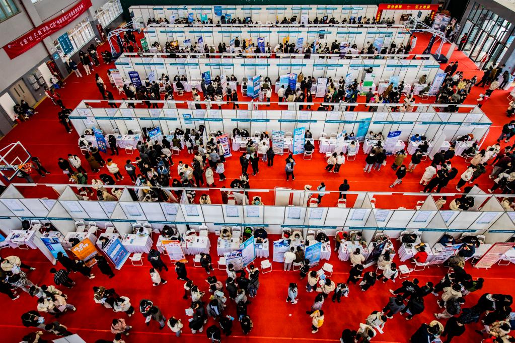 西安：校園招聘會(huì )助力大學(xué)生就業(yè)